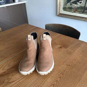 ECCO Women's Exostrike Chelsea Yak Gore-TEX Boots, Size 9 US/40 EU